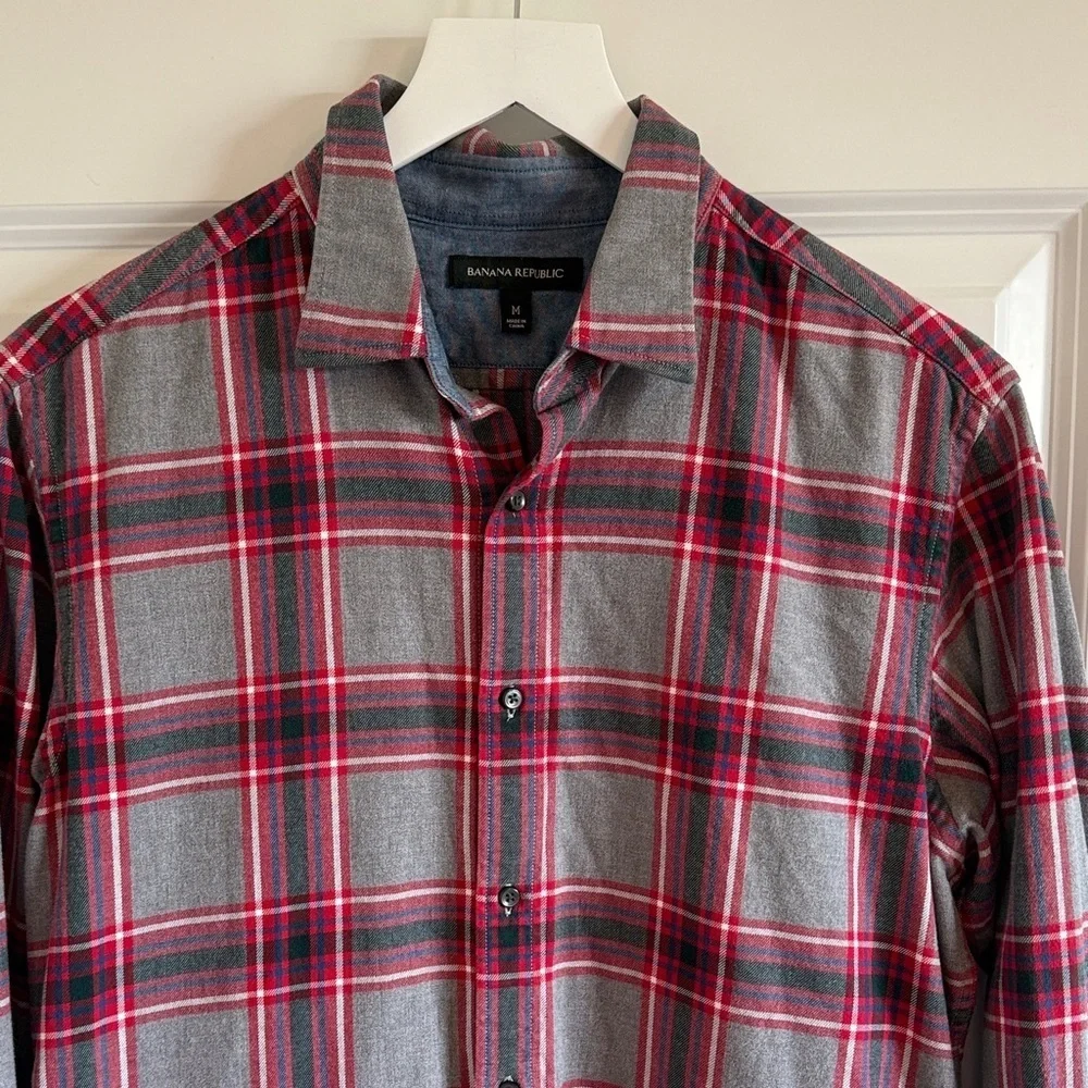 Banana Republic Red and Gray Plaid Casual Shirt Size medium 100% Cotton